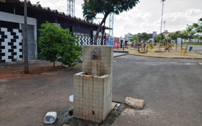GCM detém homem que tomava banho em bebedouro de espaço público