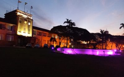 Iluminação especial marca prédios públicos durante Outubro Rosa