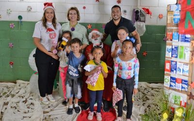 “Natal com Sorriso” inicia entrega de presentes em escola municipal