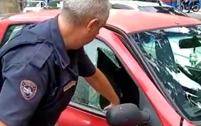 GCMs resgatam criança que ficou presa dentro de veículo no Centro