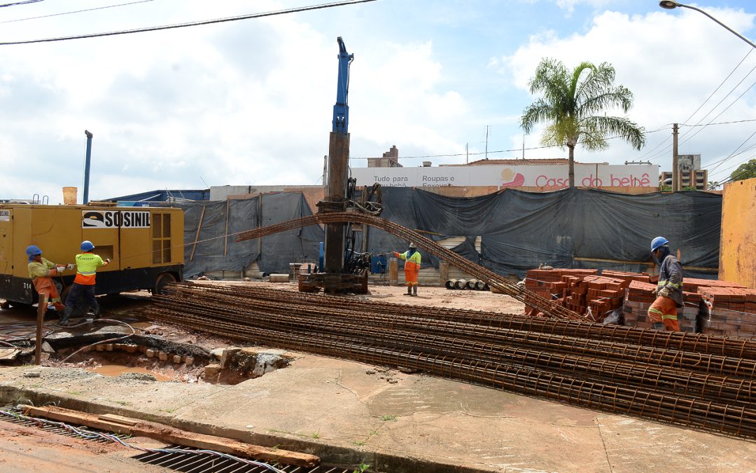 Obras em galerias e de construção de piscinões avançam na região do Mercadão
