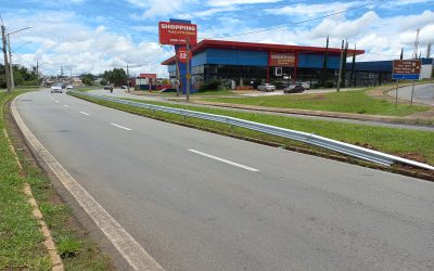 Prefeitura instala defensa metálica em trecho do Anel Viário