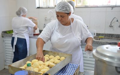 Educação apresenta novo cardápio da merenda; produção será de 64 mil refeições diárias