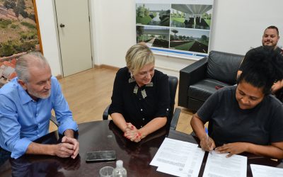 Prefeitura e sindicatos assinam acordo para reajuste salarial e servidores encerram greve