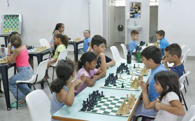 Xadrez reforça conteúdo de crianças por meio de fomento no esporte