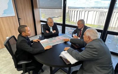 Prefeito se reúne com ministro e pede ajuda federal para conclusão de aeroporto