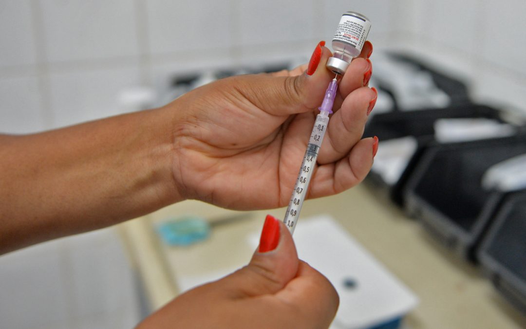 Limeira amplia acesso à bivalente para maiores de 18 anos