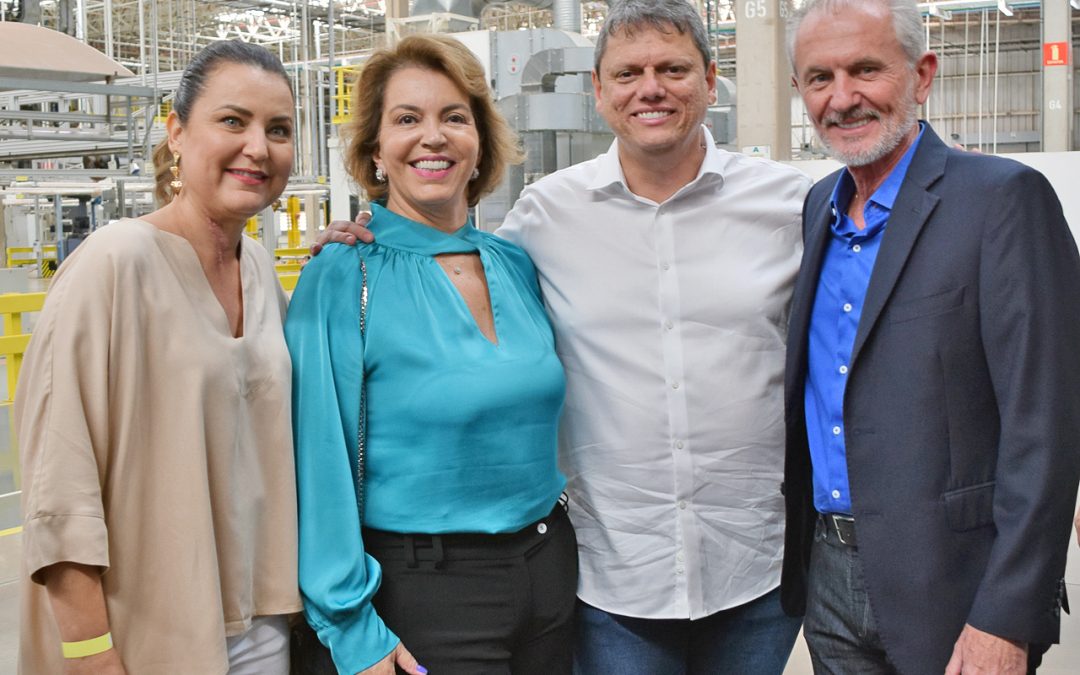 Governador anuncia acordo com montadora chinesa para introdução de frotas movidas a hidrogênio