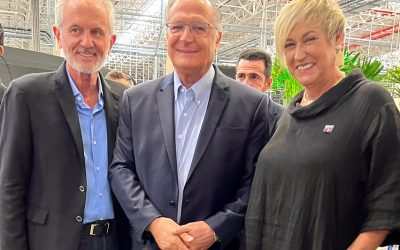 Prefeito e vice acompanham inauguração da GWM