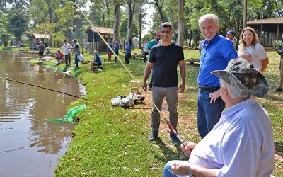 Idosos desfrutam do 1º dia de pescaria em lagoa do Horto Florestal