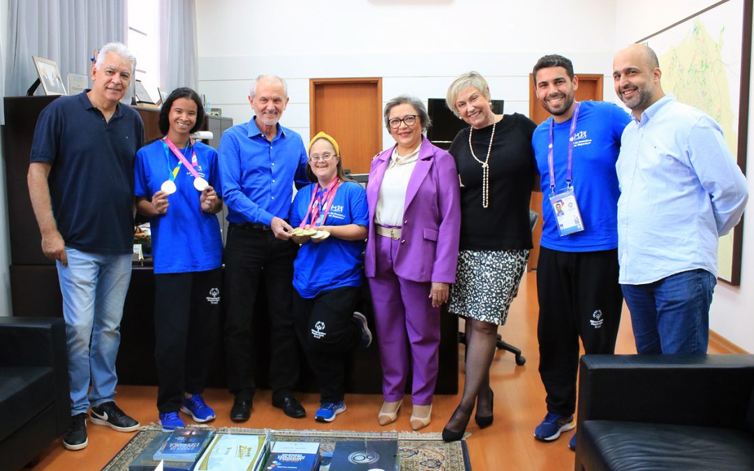 Prefeito recebe as atletas Erika Raiza e Mariana, medalhistas de ouro na Special Olympics, em Berlim