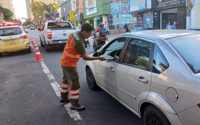 Agentes de Trânsito realizam campanha educativa em ruas da cidade