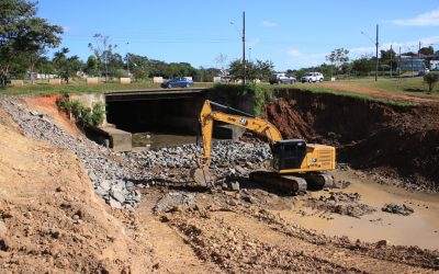 Córrego da Barroca Funda recebe obras para evitar enchentes e proteger encosta