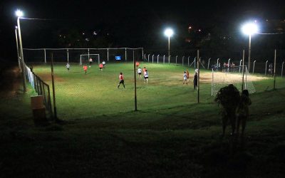 Iluminação em campinho de futebol integra pacote de obras no Hipólito