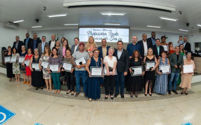 Câmara faz homenagem a 19 professoras aposentadas