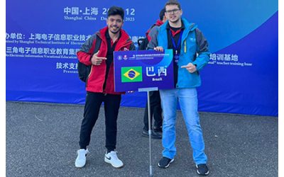Limeirense leva ouro pelo Brasil em competição de Tecnologia Optoeletrônica na China