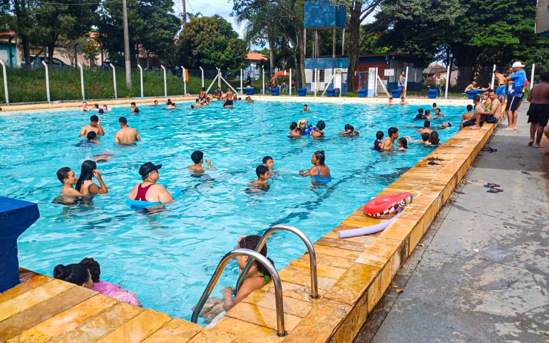 Piscinas de 3 Centros Esportivos ficam abertas neste fim de semana