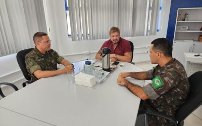 Secretário reforça parceria em reunião com instrutores do Tiro de Guerra