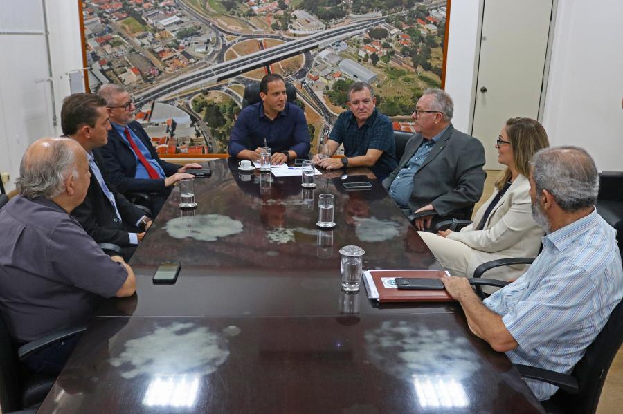Prefeito defende novos cursos em Limeira durante reunião com o reitor da Unicamp