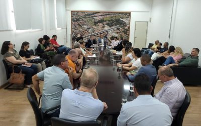 Prefeitura faz contraproposta, servidores voltam ao trabalho, mas mantém estado de greve