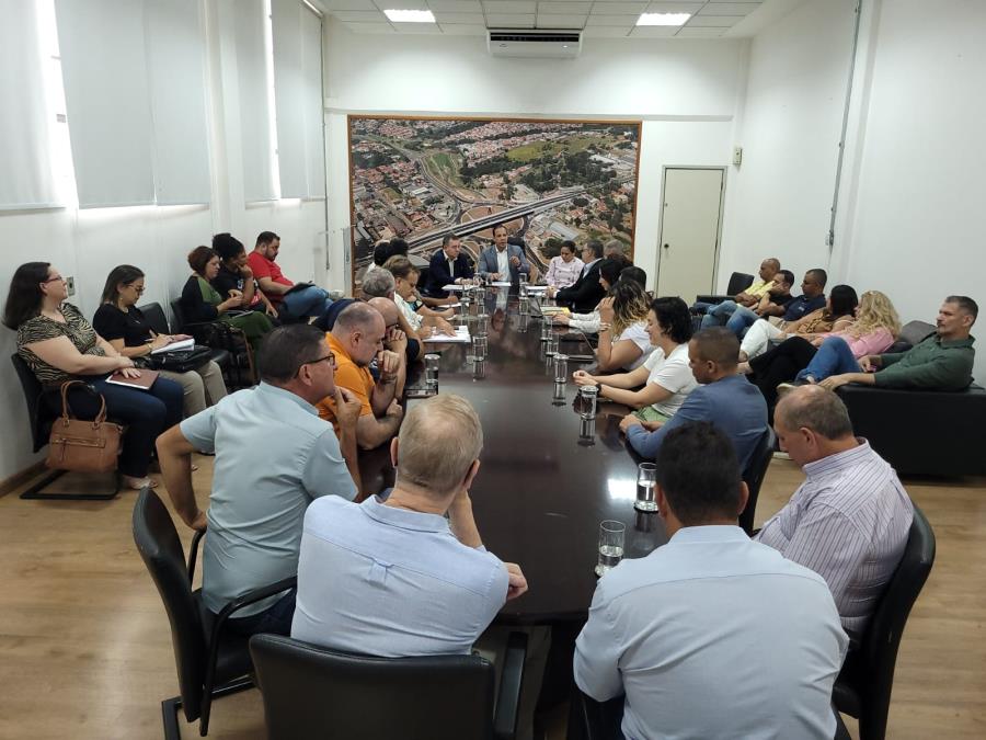 Prefeitura faz contraproposta, servidores voltam ao trabalho, mas mantém estado de greve