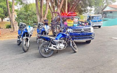 GCM apreende 27 carretéis de linha com cerol e motocicleta em operação no bairro Walter Peccinini