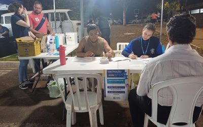 Vacinação contra gripe na Feira Livre Noturna imuniza 203 pessoas; ação segue nesta quinta (24)