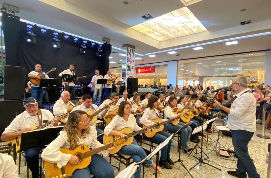 Orquestra de Violeiros se apresenta no Pátio Limeira Shopping