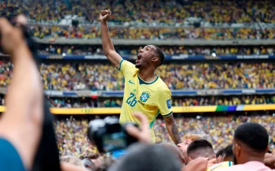 De virada, Brasil derrota Japão por 2 a 1 e avança às oitavas da Copa do Mundo