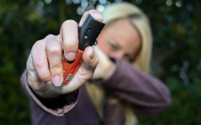 Mulheres podem comprar e usar spray de pimenta para defesa pessoal